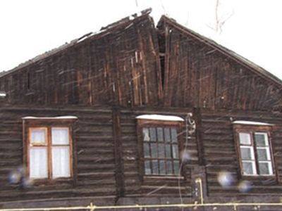 Разколовшаяся крыша. Фото: Первоуральск.рф Разколовшаяся крыша. Фото: Первоуральск.рф